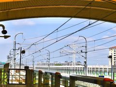 -秀沿路地铁站停车场