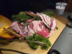 -铭牛烧肉·和牛海鲜自助(高新月牙湖店)