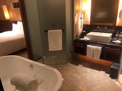 -三亚湾海居铂尔曼度假酒店