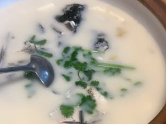 千岛湖鱼头（白汤）-千岛湖小鱼儿·淳安匠心农家菜