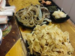 -洞庭洲·防空洞火锅·烧烤·铜锅涮肉(新百广场店)
