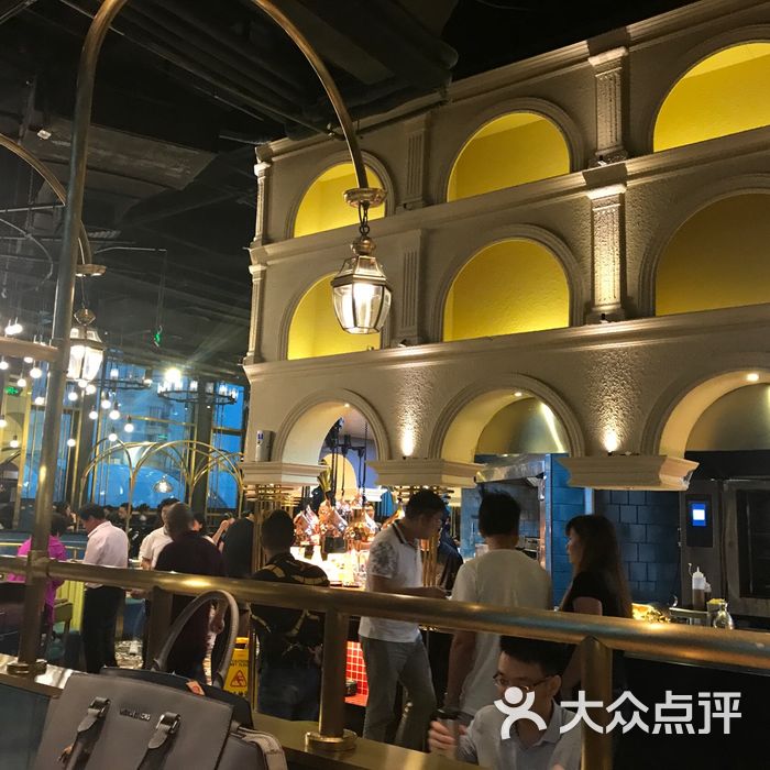 五月罗马海鲜自助餐厅