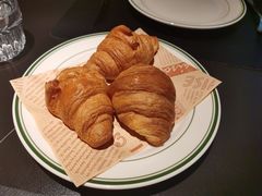 法式黄油牛角包-404干式熟成牛排馆•聚会餐厅