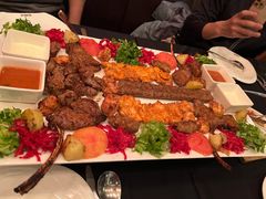 碎牛肉饼烤肉拼盘-Efes Turkish & Mediterranean Cuisine 艾菲斯餐厅(陆家嘴店)
