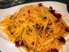酸辣土豆丝-八楼客啃蹄花(精河美食街店)