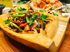 -老滇山寨•云南特色菜•地方菜•民族风情歌舞表演(金碧店)