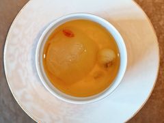 雪莲子炖秋月梨-新荣记(西溪湿地店)