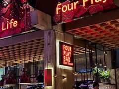-FOUR PLAY BAR
