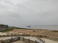 -巴陵广场