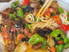 -歹歹的加个面过油肉拌面