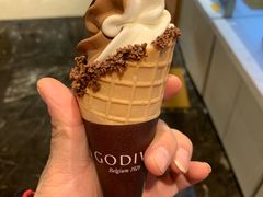双色冰淇淋甜筒-GODIVA(月星环球港店)