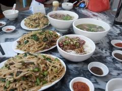 牛肉炒粿条-飞厦老二手槌牛肉丸店