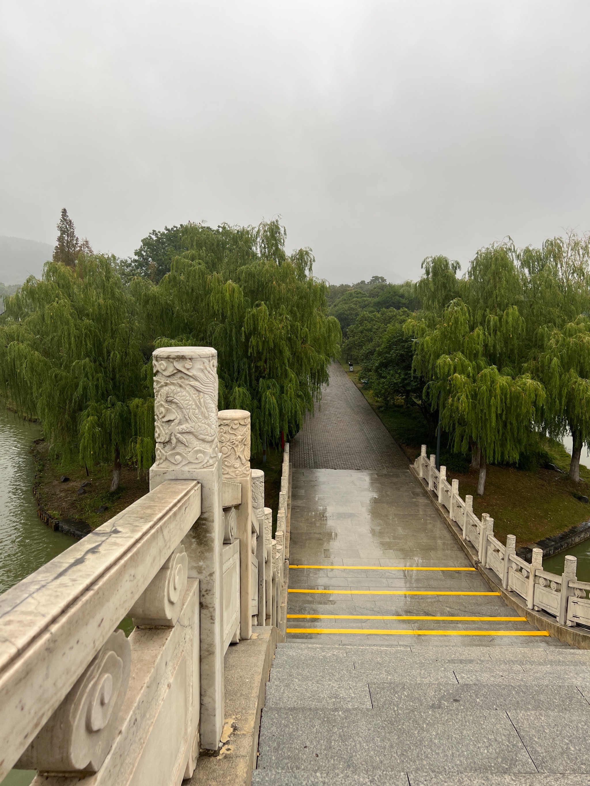 雨晴龙湖图片