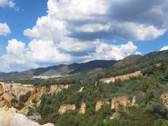 -彩色沙林风景区