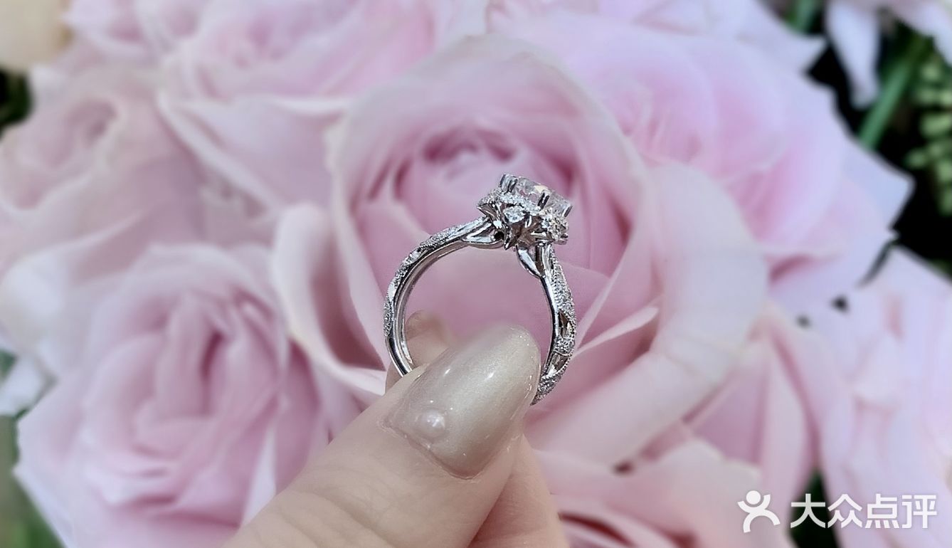最美的婚戒玫瑰kismet手捧花钻戒