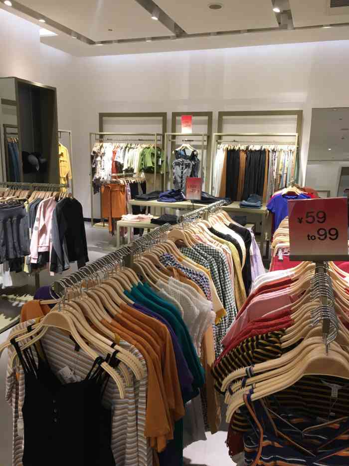 urban revivo(天津sm滨海城市广场店)-"这家店最近上新了很多折扣夏装