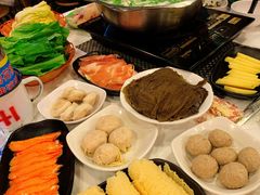 -鲜入围煮花胶鸡海鲜火锅