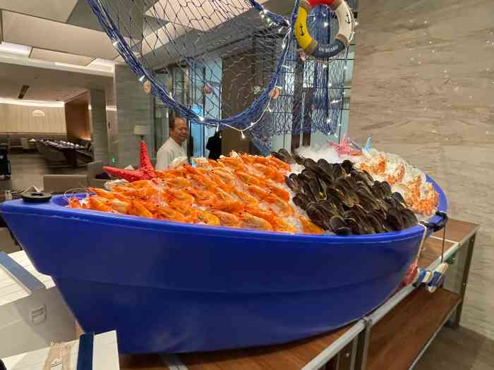 万荟轩自助餐厅(蓝海风万怡酒店)-"单位同事先去探路了,回来给我推荐