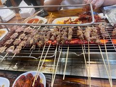 -哈尔滨小酒馆·鲜肉现穿自助烧烤(康新花园店)