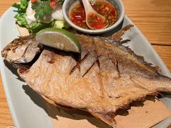 香煎鲳鱼-大头虾越式风味餐厅(光明广场店)