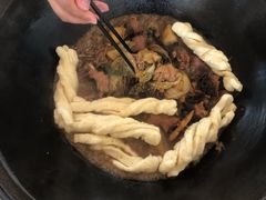 -粘豆包柴火铁锅炖