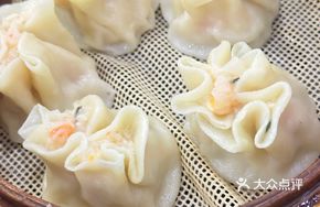 Green Shrimp Steamed Dumplings