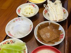 -沸炉重庆老火锅(军事博物馆店)