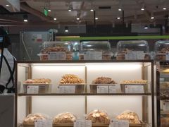 面包甜点陈列柜-上海哈尔滨食品厂(淮海中路店)