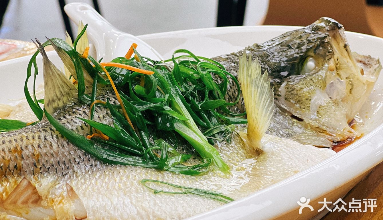 服啦…这么偏僻的地方居然有这么一家大排档❗️