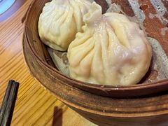 蟹粉鲜虾小笼-鑫震源·苏式大虾生煎(山塘街店)