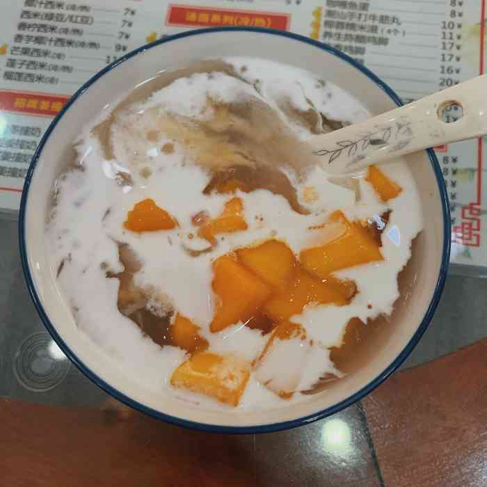 兰芳园糖水店-"去吃完向群老店饭局,行两步就来到这家糖水.