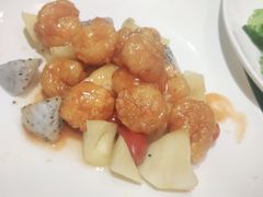 咕噜虾球-高第街56号港式餐厅·精选(世茂广场宽厚里大明湖店)