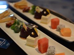 -百灵希尔顿逸林酒店大堂吧