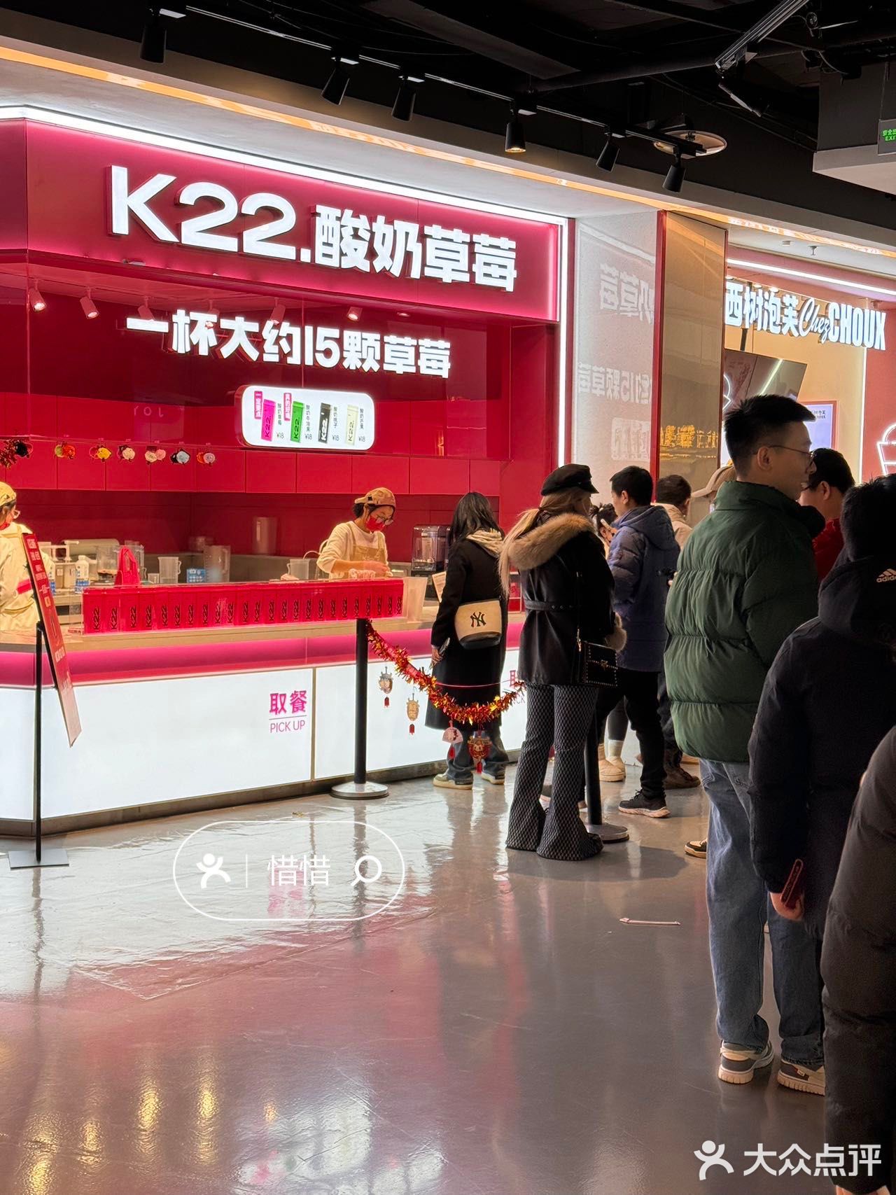 排队都快排到我家门口了，家人们快看