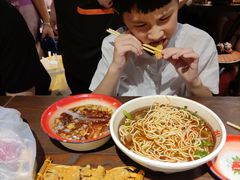 -爆炸头阿姨小四川正宗川味小吃(无任何分店)