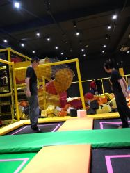 -蹦蹦跳跳(新奥购物中心店)