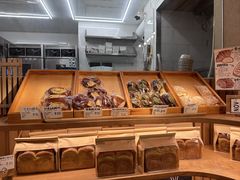 -天井·丑面包搭咖啡
