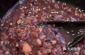 Baozi and Black Rice Porridge