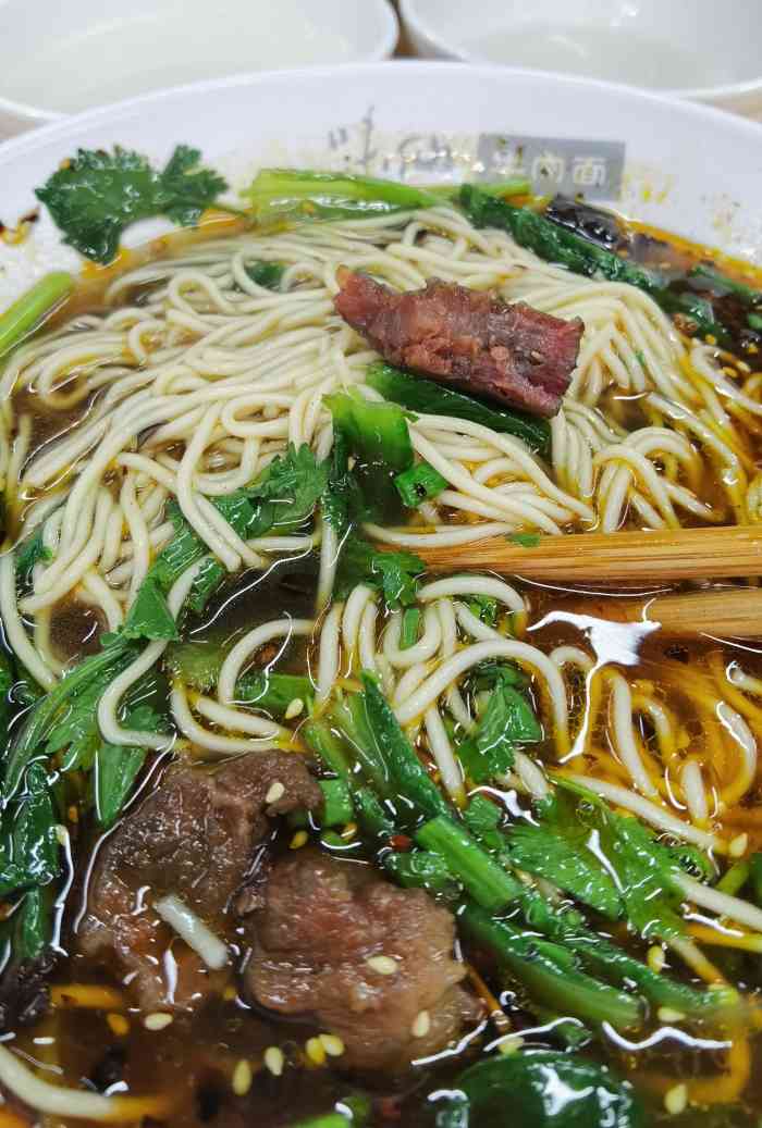 味仙牛肉面-"楼下几家牛肉面馆里,这家算比较好吃的了,.