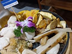 -一朵菌·野生菌探索家火锅(南亚店)
