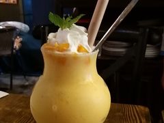 -layback cafe & bar