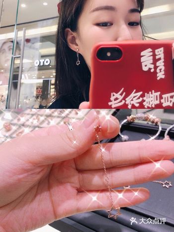 诶 这家饰品店整得花里胡哨的