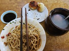 -老字号眼镜子煎包汤包店