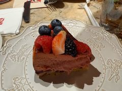 烤莓果巴斯克芝士蛋糕-BROWNSTONE布朗石西班牙餐厅(富城店)