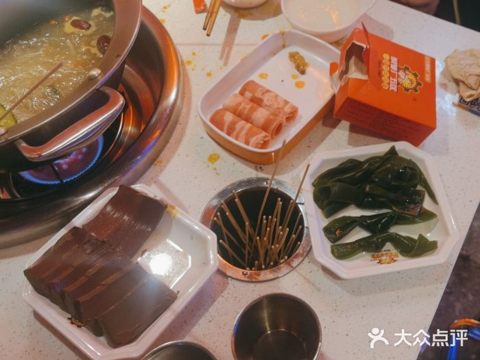 钢管厂五区小郡肝串串香(滨江店)图片