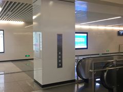 -新百广场(地铁站)