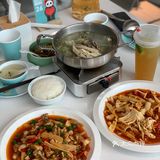 味道炒鸡正宗！里面的料也很多，牛肉炒鸡大片！