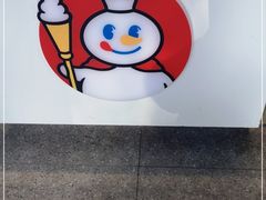 -蜜雪冰城(万达广场外B号门门口外集装箱店)