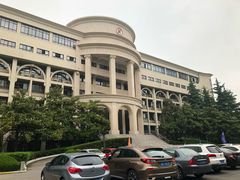 校门-上海市浦东外事服务学校