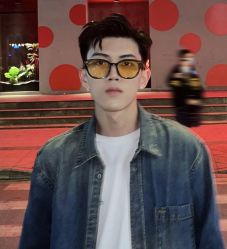 -变画·发型STUDIO